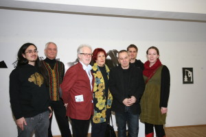 Künstlerinnen und Künstler bei der Vernissage