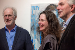 Ernest A. Kienzl bei der Eröffnung der Ausstellung »Back from Japan« mit Museumsleiter Thomas Pulle und Obfrau der »nomaden« Johanna Kienzl